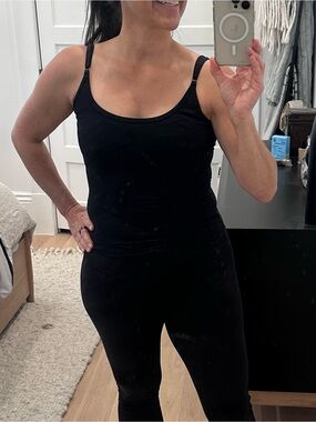 Black workout top